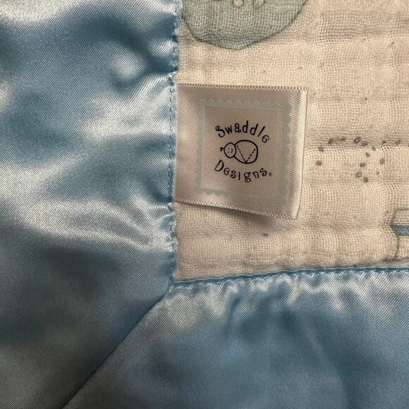 Swaddle Designs Lovey blue Satin boats 13.5" x 13.5" Blanket - Picture 4 of 6